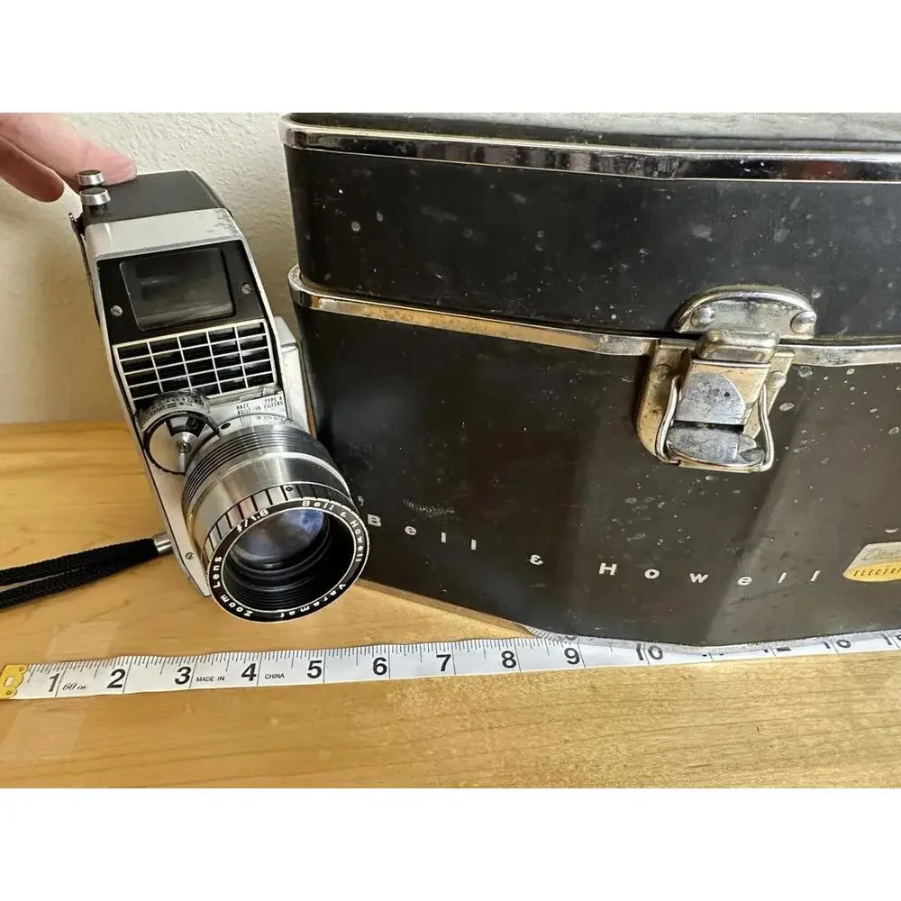 Bell & Howell Zoomatic Director Series 8mm Movie Camera. Untested, VTG